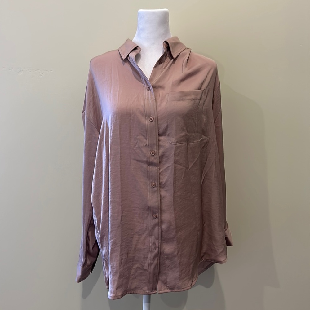 Express women’s 100%Polyester Blouse Medium NWT